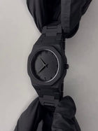 Black Minimalist Analog Wrist Aura Watch With Stainless Steel Strap And Butterfly Lock